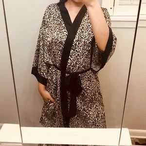 SOLD 🚫 ⬇️ Victoria’s Secret Cheetah Robe